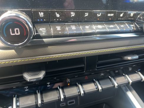 New 2026 Chevrolet Colorado ZR2 w/ Midnight Edition AWD/4WD image 23