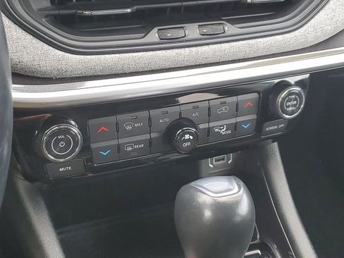 Certified 2022 Jeep Compass Latitude w/ Convenience Group image 19