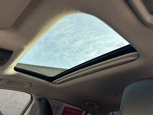 Certified 2023 Nissan Sentra SR w/ SR Premium Package image 35