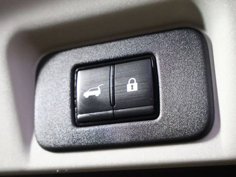 Used 2024 Nissan Ariya AWD image 12