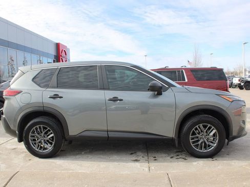 Used 2023 Nissan Rogue S image 6