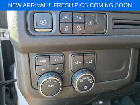 Used 2023 Chevrolet Suburban Premier image 13
