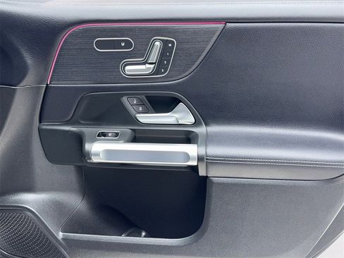 Used 2020 Mercedes-Benz GLB 250 w/ Premium Package image 48