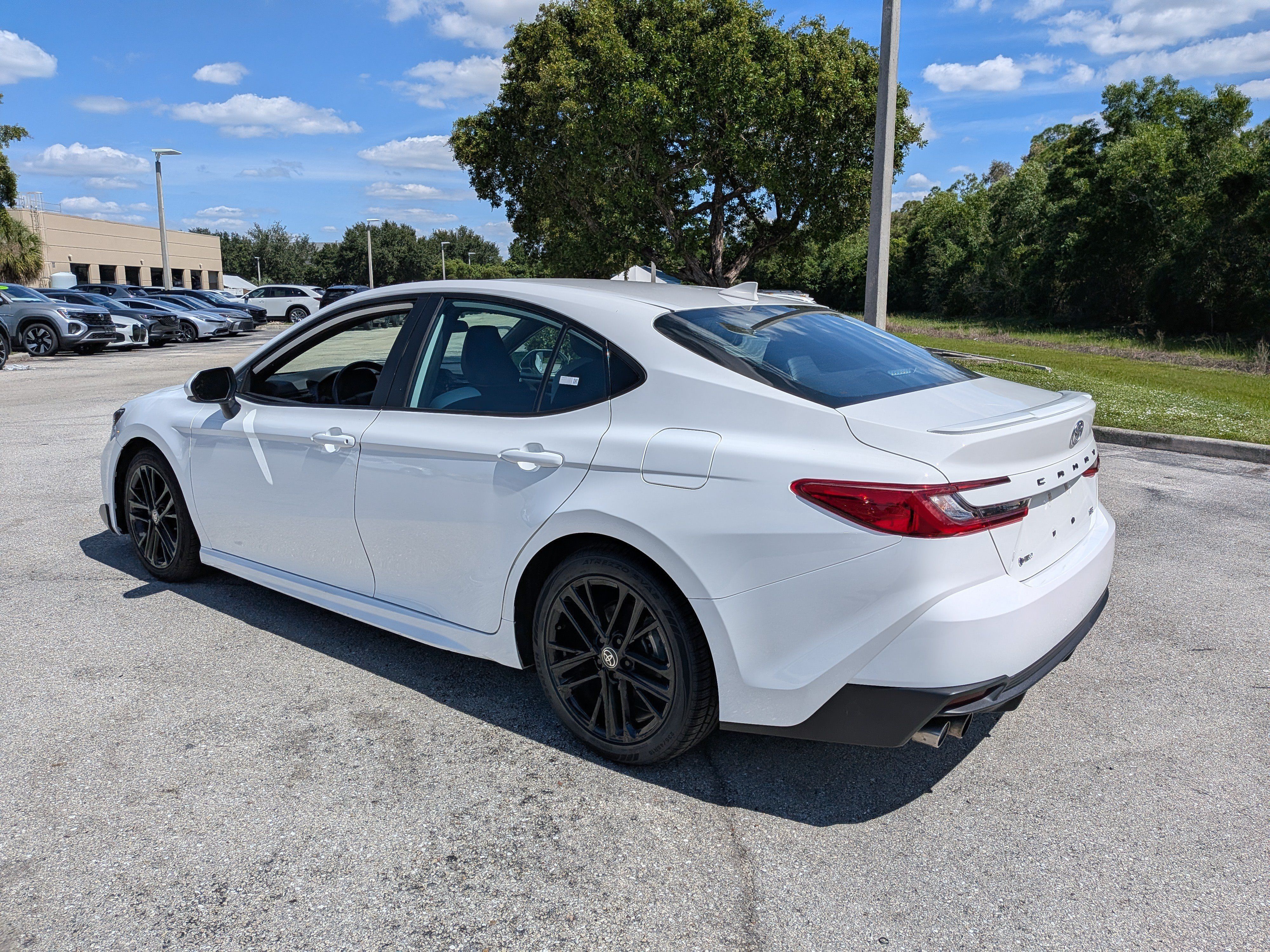 Used 2025 Toyota Camry SE FWD image 6