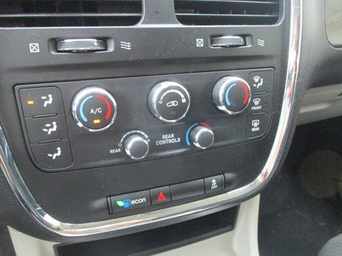 Used 2015 Dodge Grand Caravan SXT w/ Security Group FWD image 30
