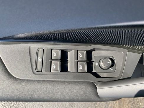 New 2025 Volkswagen Tiguan SE AWD/4WD image 24