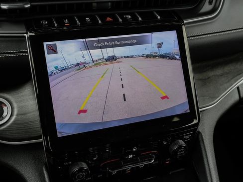 Used 2023 Jeep Grand Cherokee L Limited image 31