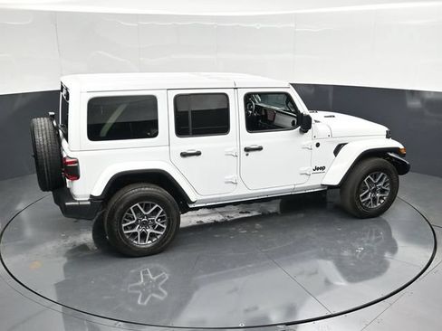 Used 2025 Jeep Wrangler Unlimited Sahara AWD/4WD image 43