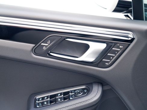 Certified 2026 Porsche Macan AWD/4WD image 22