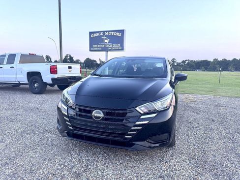Used 2024 Nissan Versa S w/ Trunk Package FWD image 5