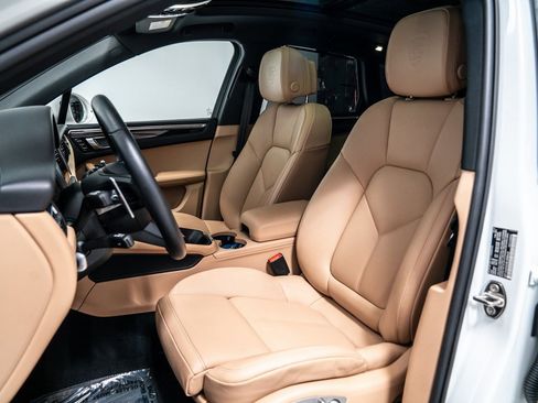 Used 2025 Porsche Macan image 5