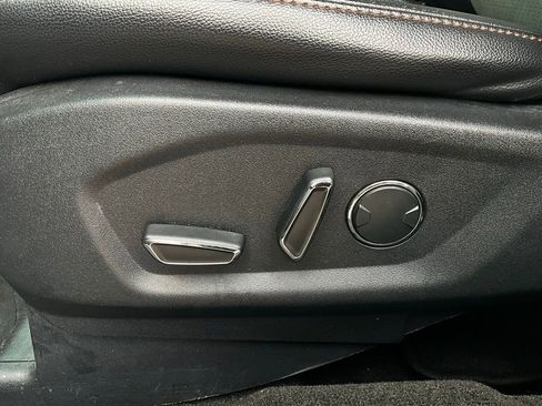 Used 2017 Ford Explorer XLT w/ Equipment Group 202A image 11