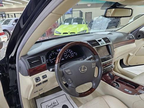 Used 2012 Lexus LS 460 Luxury image 19