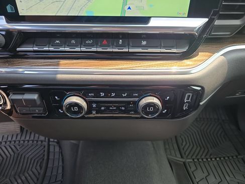 Used 2025 Chevrolet Silverado 1500 LT AWD/4WD image 25