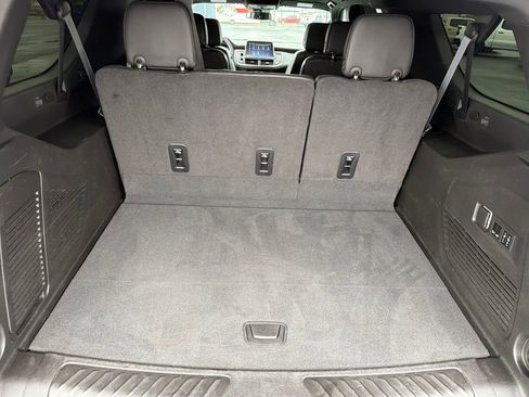 Used 2023 Chevrolet Suburban LT w/ Luxury Package image 25