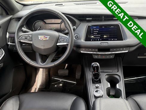 Used 2022 Cadillac XT4 Luxury w/ Cold Weather Package image 15