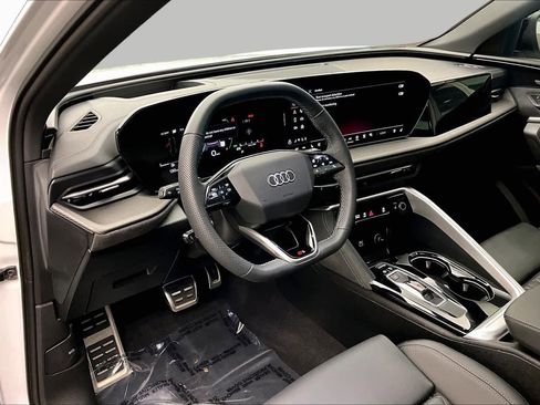 Certified 2025 Audi SQ5 Premium Plus w/ Premium Plus Package AWD/4WD image 17