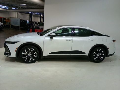 Used 2024 Toyota Crown Limited image 4