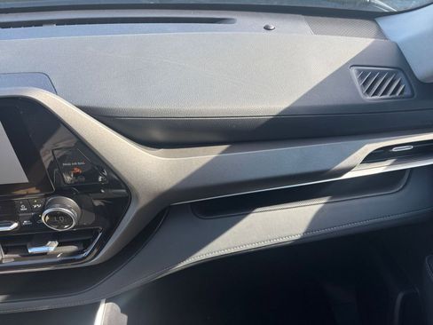 Used 2025 Toyota Highlander LE image 37