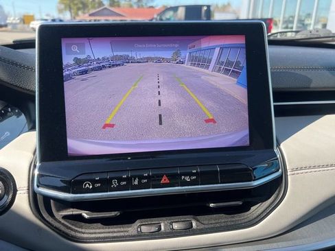 Used 2025 Jeep Compass Limited image 45