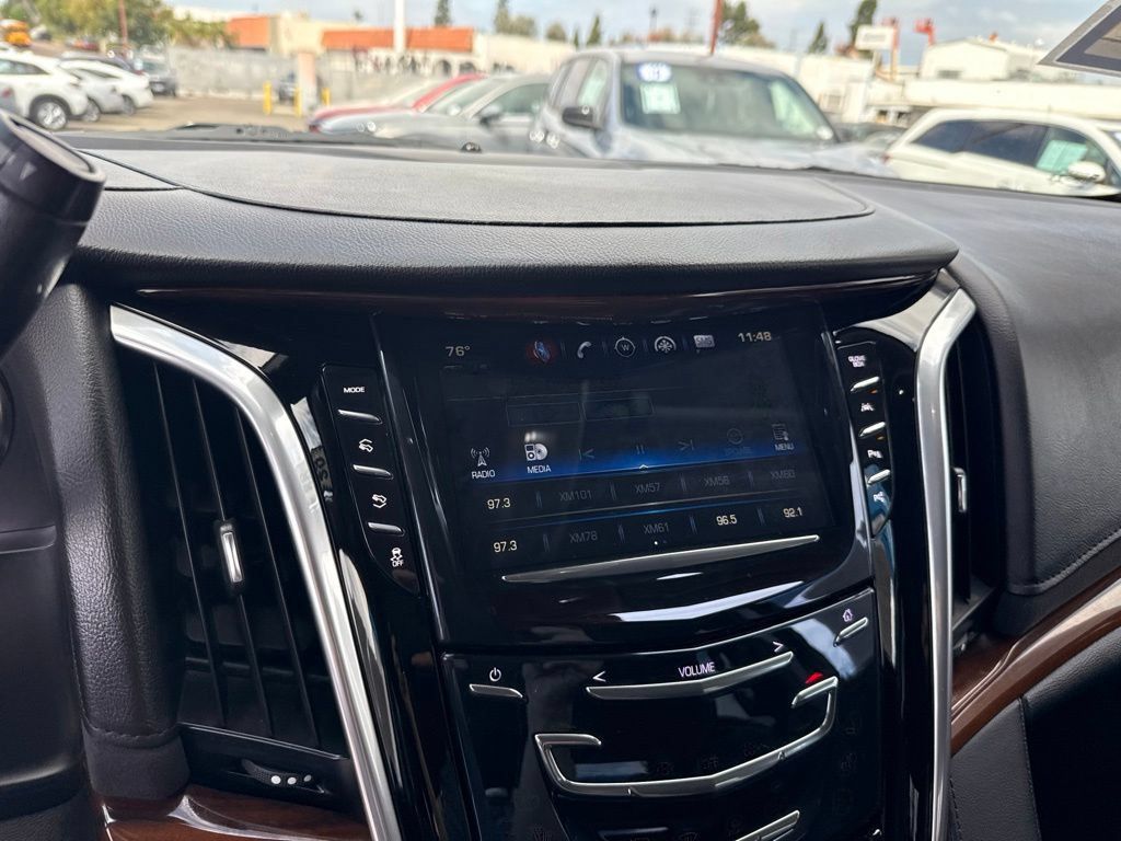 Used 2020 Cadillac Escalade Luxury RWD image 22