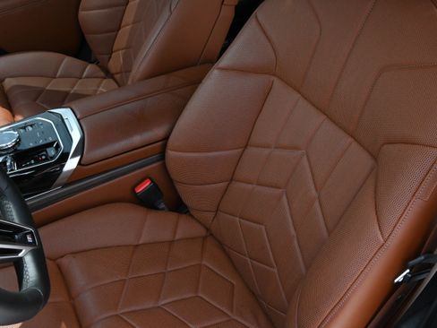 Certified 2023 BMW i7 xDrive60 AWD/4WD image 12
