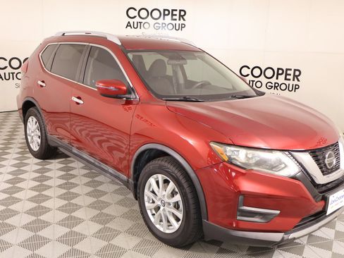 Used 2018 Nissan Rogue SV FWD image 1