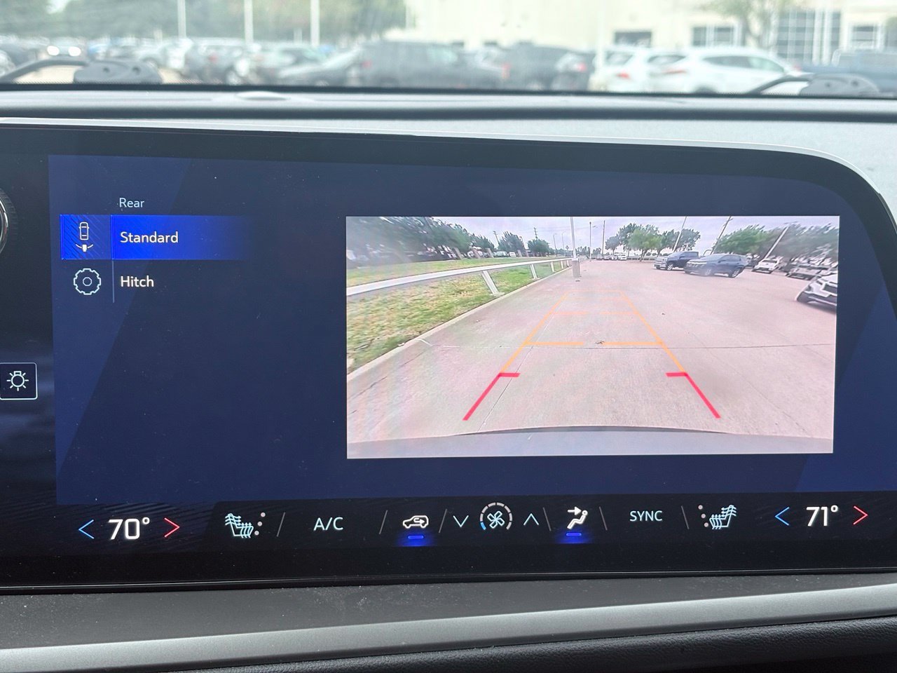 Used 2025 Chevrolet Traverse LT FWD image 11