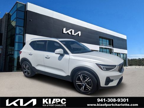 Used 2023 Volvo XC40 B5 Plus AWD/4WD image 1