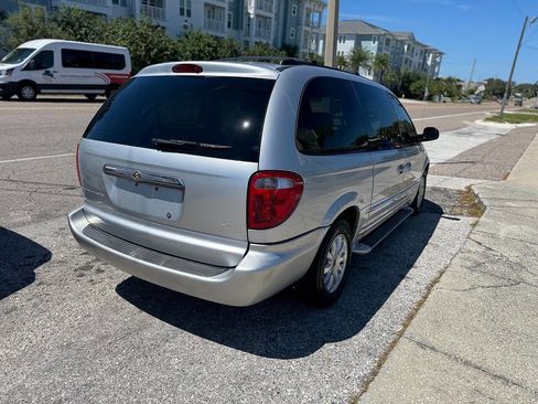 Used 2003 Chrysler Town & Country LXi image 8