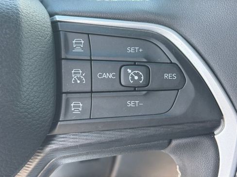 Used 2023 Jeep Grand Cherokee Altitude AWD/4WD image 20