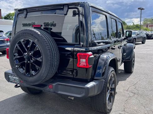 Used 2025 Jeep Wrangler Unlimited Sahara w/ Safety Group AWD/4WD image 7