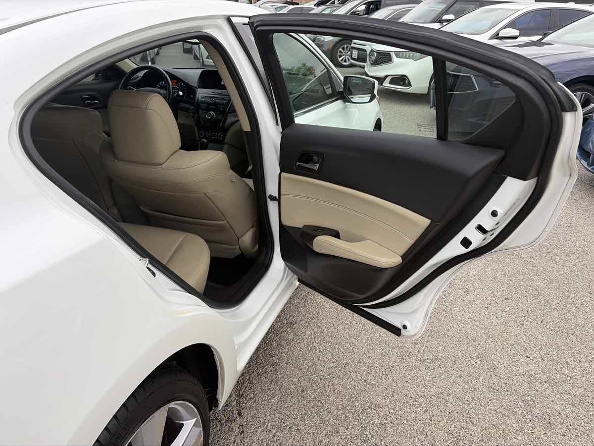 Used 2013 Acura ILX w/ Premium Package FWD image 20