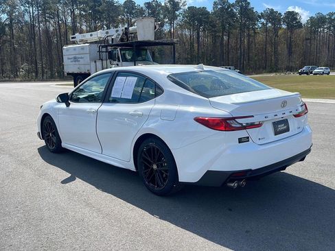 Used 2025 Toyota Camry SE FWD image 5