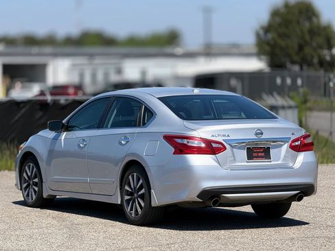 Used 2017 Nissan Altima 2.5 SV image 10