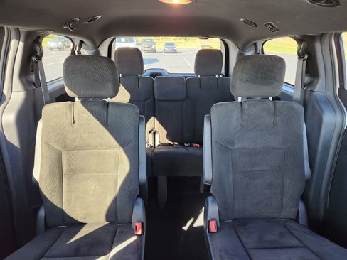 Used 2015 Dodge Grand Caravan SE image 11