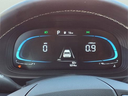 Used 2025 Hyundai Venue Limited FWD image 19