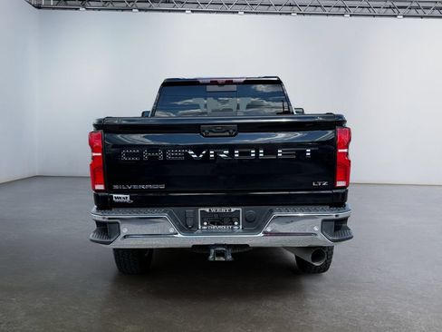 Used 2024 Chevrolet Silverado 2500 LTZ w/ LTZ Premium Package AWD/4WD image 4
