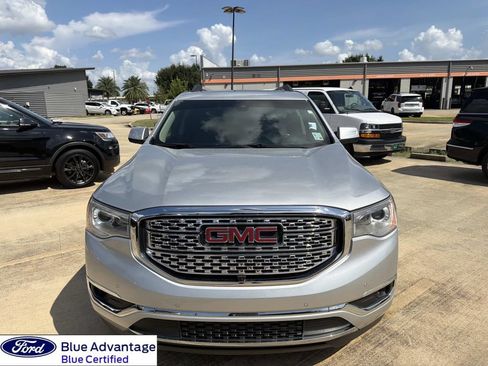 Used 2018 GMC Acadia Denali w/ Technology Package FWD image 4