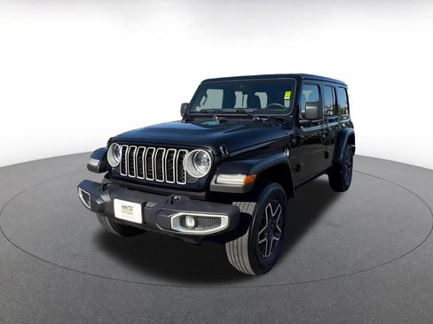 Used 2025 Jeep Wrangler Unlimited Sahara AWD/4WD image 14