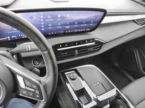 Used 2025 Buick Enclave Preferred image 9