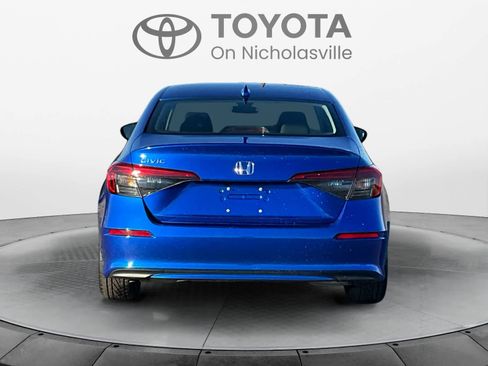 Used 2022 Honda Civic EX image 5