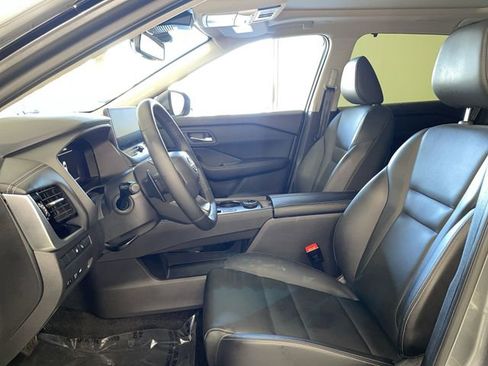 Certified 2025 Nissan Rogue SL w/ SL Premium Package image 22