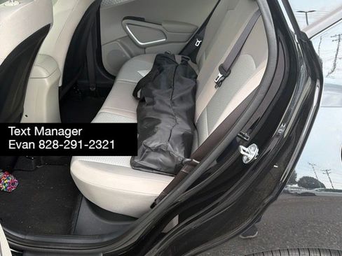 Used 2025 Kia Soul LX w/ LX Technology Package FWD image 5