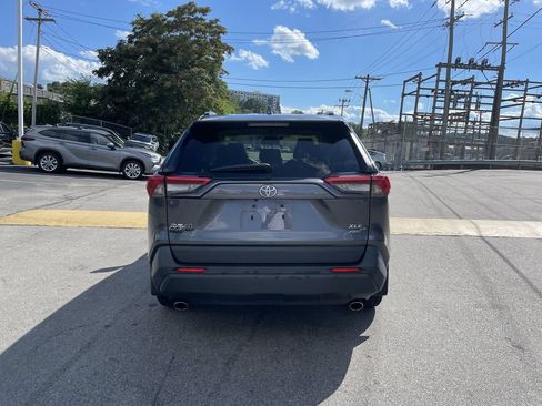 Used 2019 Toyota RAV4 XLE w/ Convenience Package AWD/4WD image 4