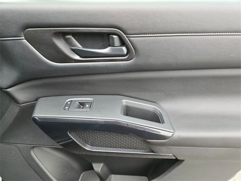 Used 2023 Nissan Pathfinder S image 23