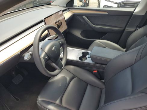 Used 2023 Tesla Model Y 2WD image 19