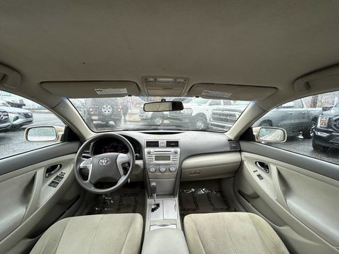 Used 2010 Toyota Camry LE FWD image 17