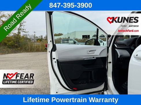 Used 2025 Toyota Sienna LE image 26