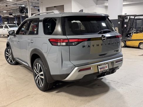 New 2025 Nissan Pathfinder Platinum image 28